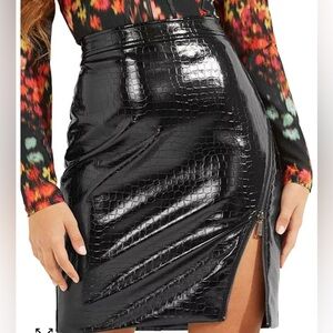 Guess Maleka Mini‎ Croc-Embossed Faux-Leather Skirt. Size Large.  Lined. Black